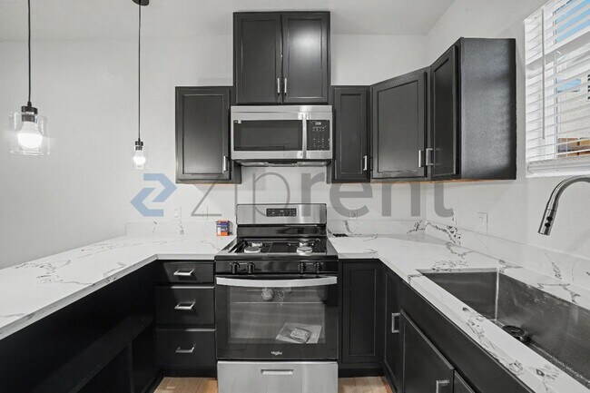 Building Photo - Unit