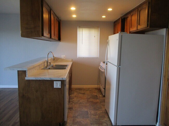 Foto del edificio - Desirable & Spacious Pt Loma Fully Updated 1 BDR 1 BA Apartment
