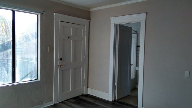 Building Photo - 3359 Linden Ave