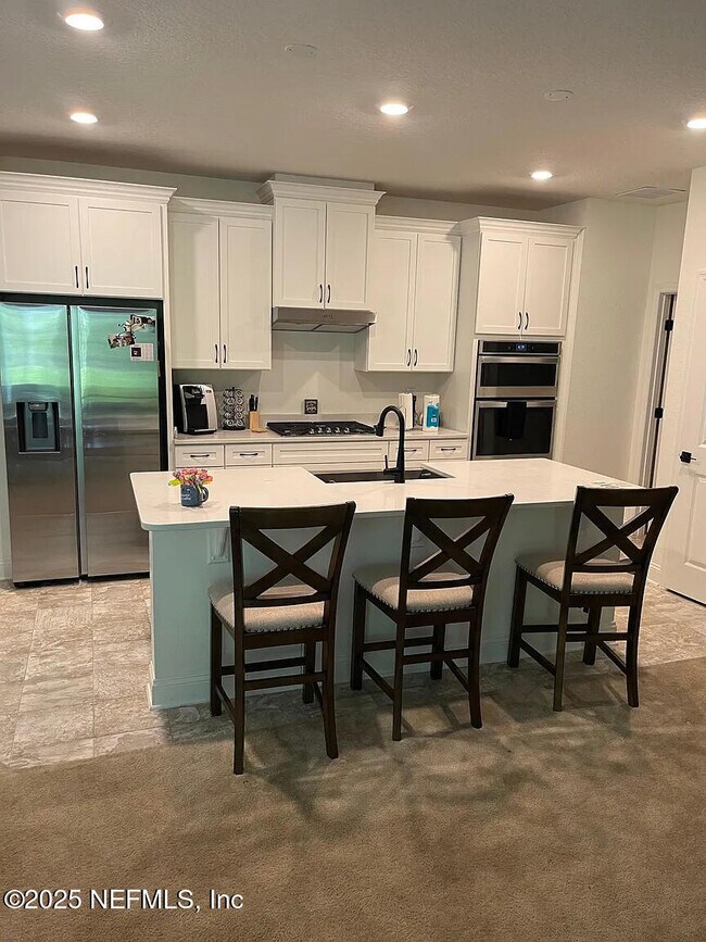 Foto del edificio - 11565 Golden Lake Ln