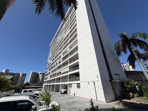 Building Photo - 1419 Dominis St