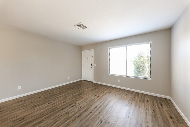 Foto del edificio - 8601 W Elm St