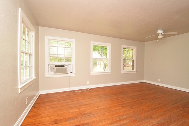 Building Photo - Cherrywood Charmer! 2/1 Avail for August!
