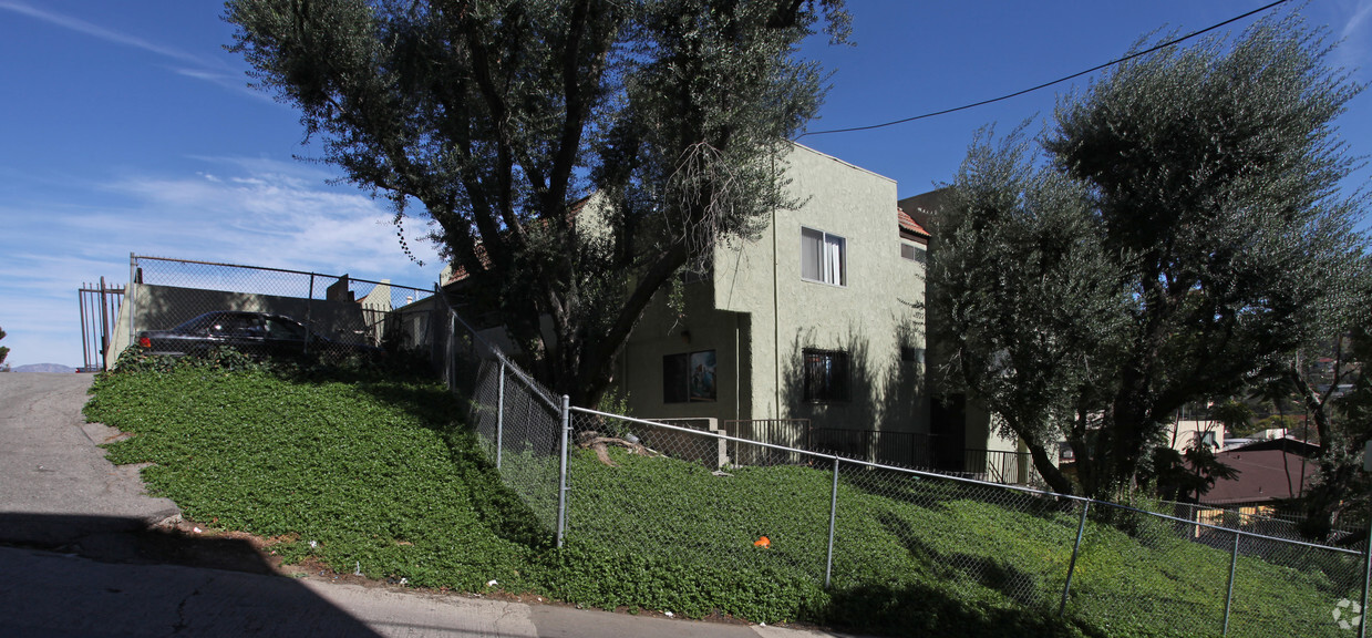 Building Photo - La Montana Apartments