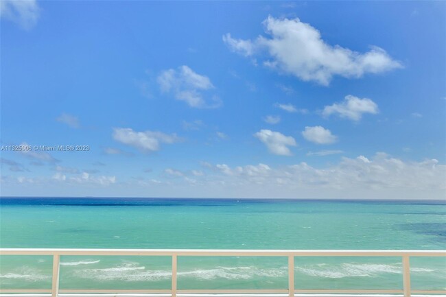 Foto del edificio - 5005 Collins Ave