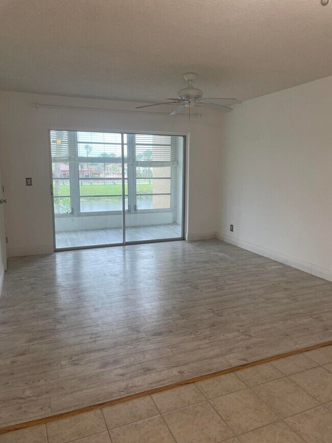 Building Photo - 157 Lake Frances Dr