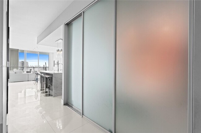 Building Photo - 900 Biscayne Blvd