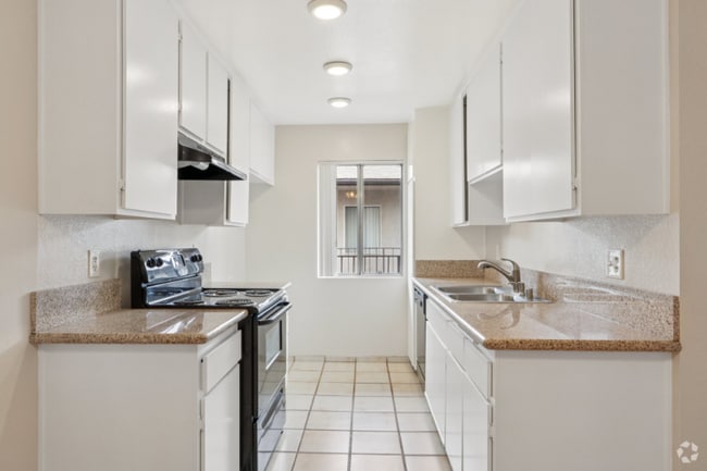 Building Photo - 626 E Verdugo Ave