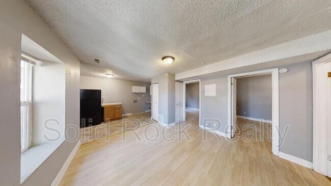 Foto del edificio - 714 E 3rd St