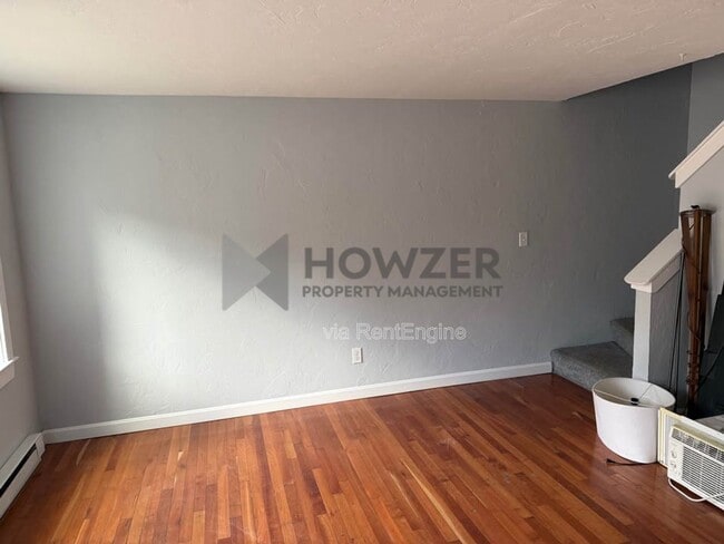 Building Photo - 10 Pine Grove Ave