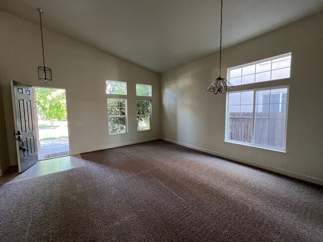 Building Photo - 1667 Greenbrier Rd - Gateway 95691