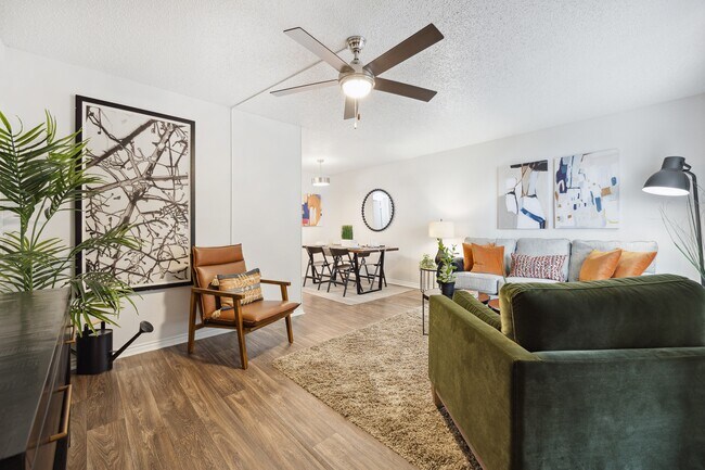 Foto del edificio - Elevate at Huebner Grove