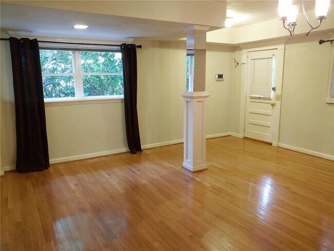 Foto del edificio - 76 Laurel Forest Cir NE