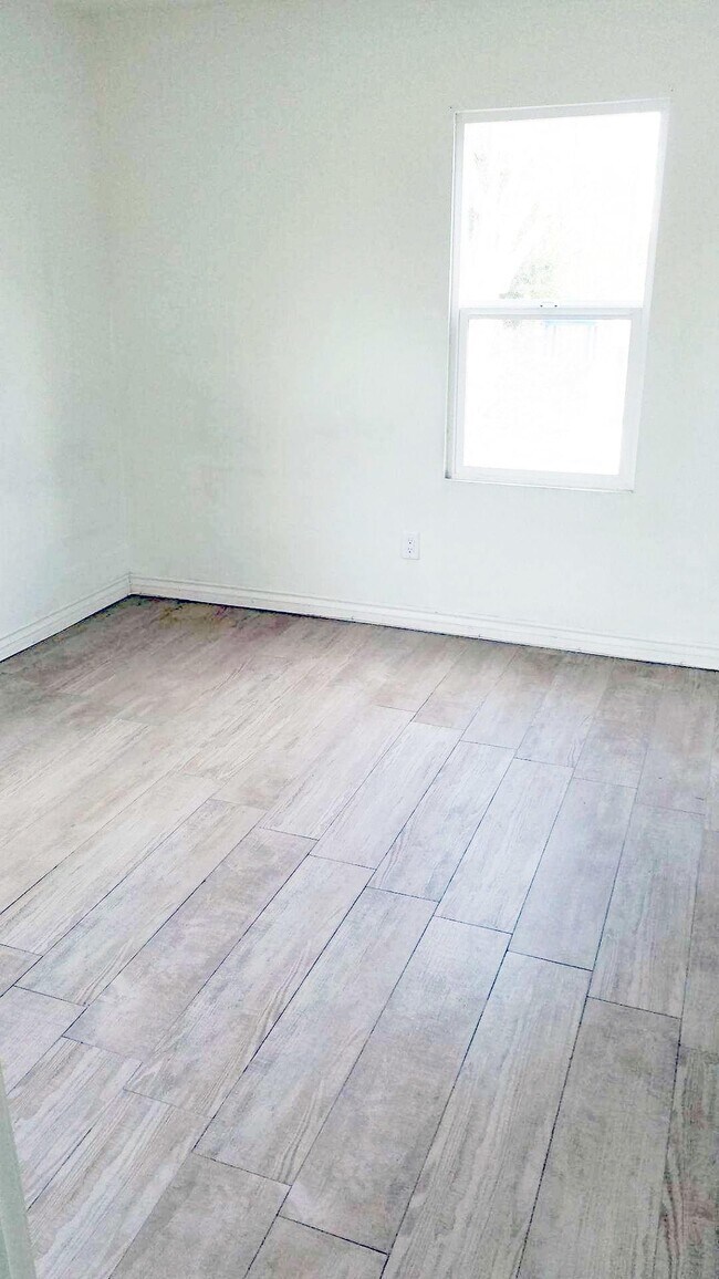 Foto del edificio - 3935 Tweedy Blvd