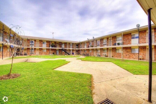 Building Photo - 122 Harmon Rd