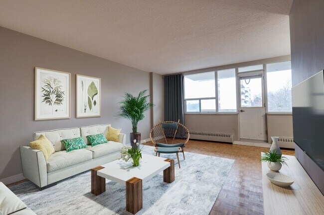 Photo du bâtiment - 111 and 121 Combermere Drive