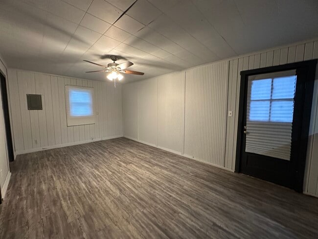 Building Photo - 717 Sheridan St