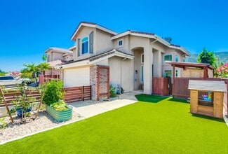 Building Photo - 945 Honeysuckle Dr