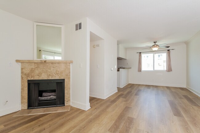 Foto del edificio - 7045 Woodley Ave