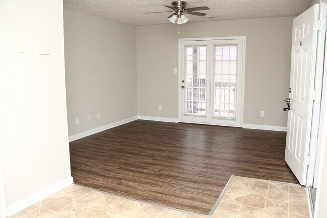 Building Photo - 1233 Parkway Pl