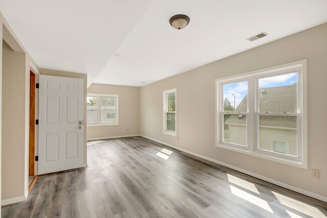 Living Room - 1011 N Humboldt Ave N