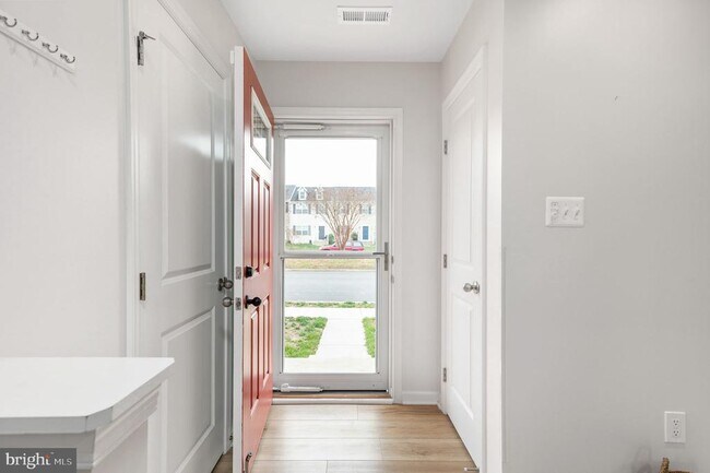 Foto del edificio - 7233 Statesman Blvd