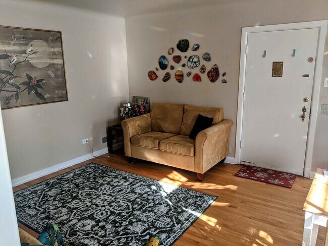 Living room from kitchen - 755 Bellaire St