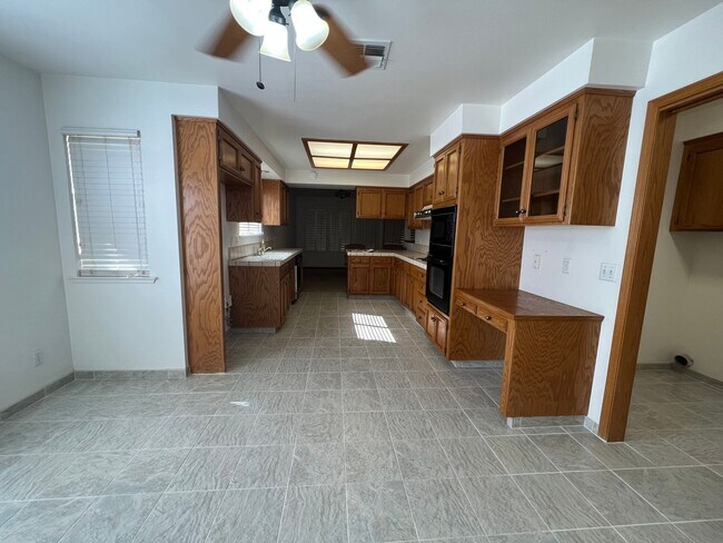 Foto del edificio - Discover the Jewel of Madera 4-bedroom 3-bath