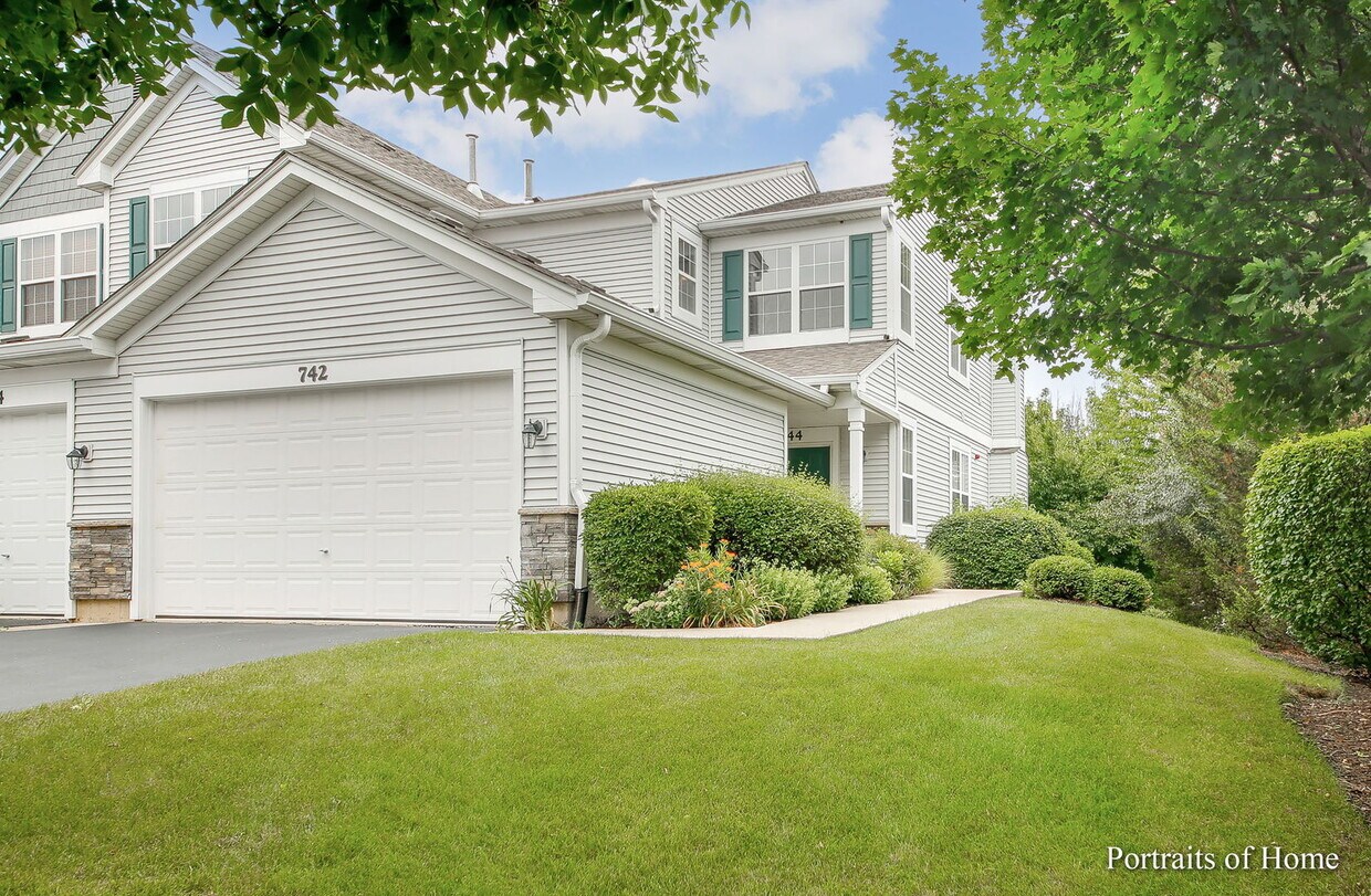 Primary Photo - 742 Genesee Dr
