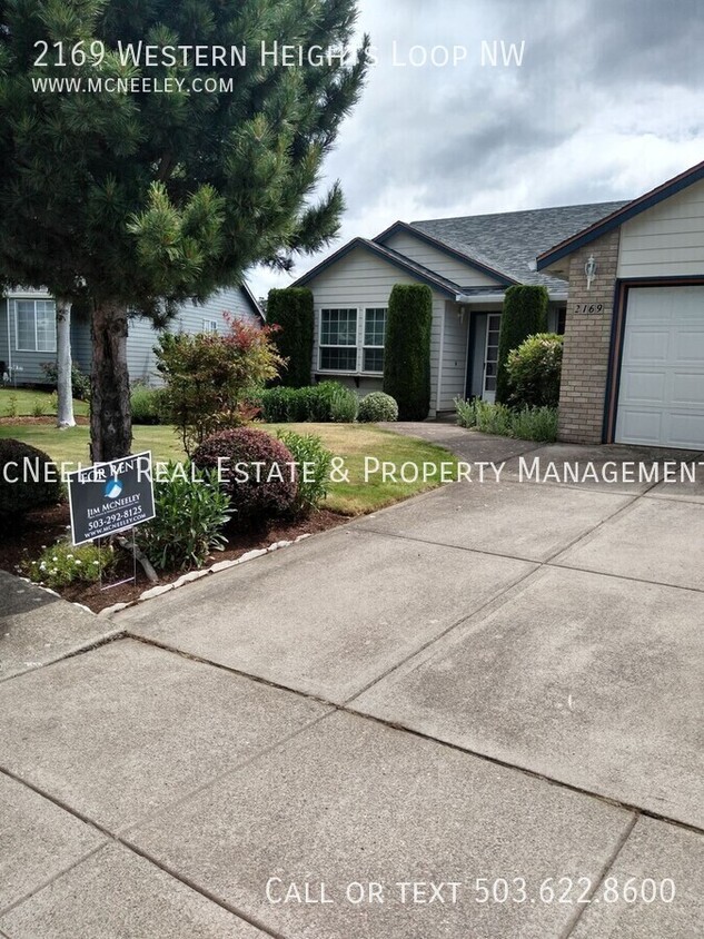 Primary Photo - West Salem Home with Great Views!