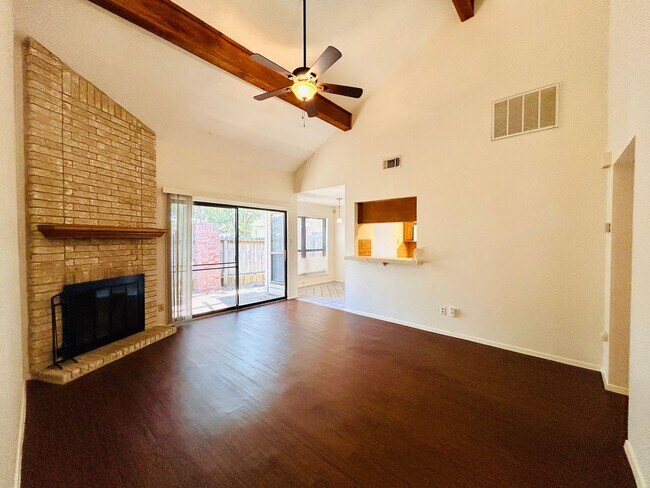 Foto del edificio - 3801 Menchaca Rd