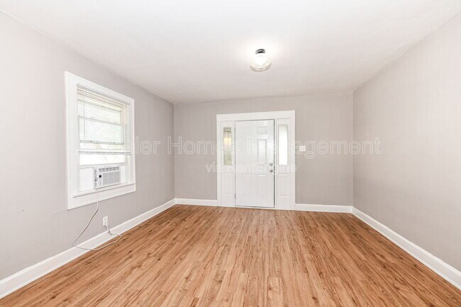 Photo - 802 N Denny St House