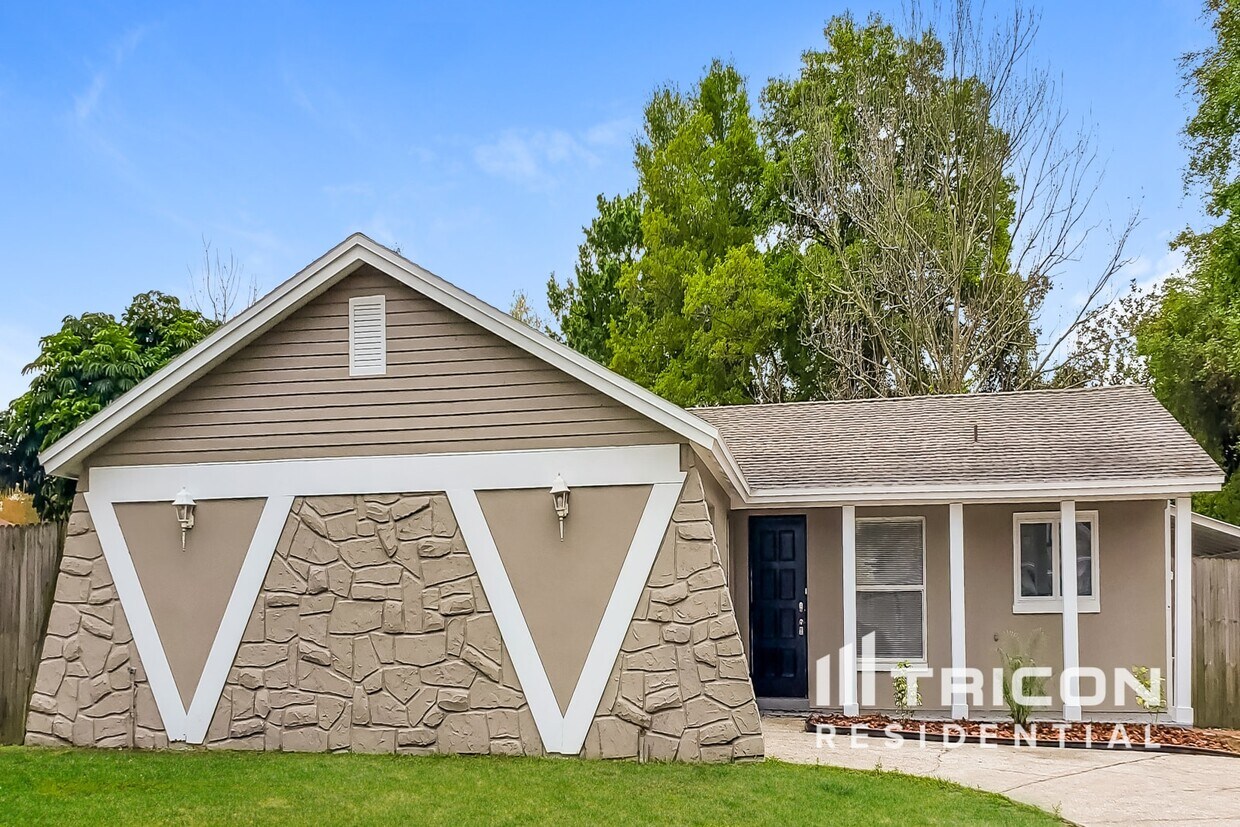 Primary Photo - 817 Valley Hill Dr