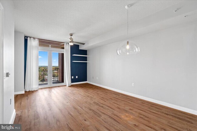 Foto del edificio - 11760 Sunrise Valley Dr