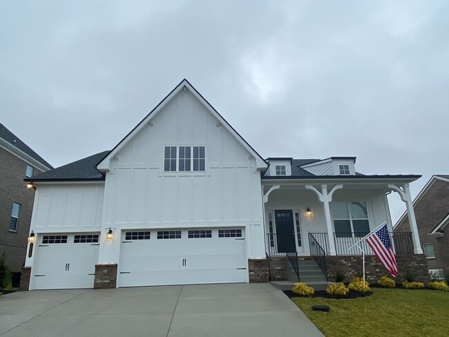 Foto del edificio - Amazing 4 Bedroom Home in Lebanon / 3.5 Bathrooms / 3 Car Garage /  Fenced in Backyard with Deck /