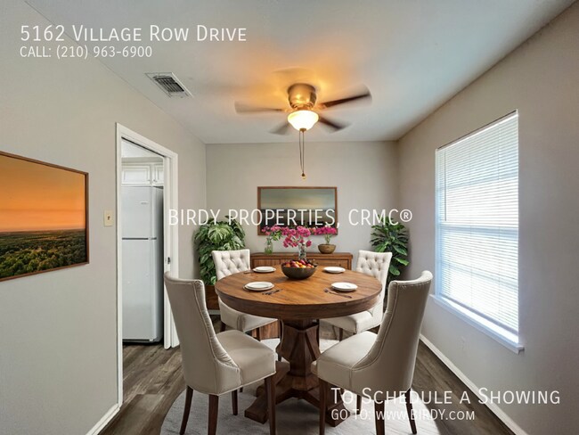 Foto del edificio - "Charming 3-Bed, 2-Bath Home on Village Ro...