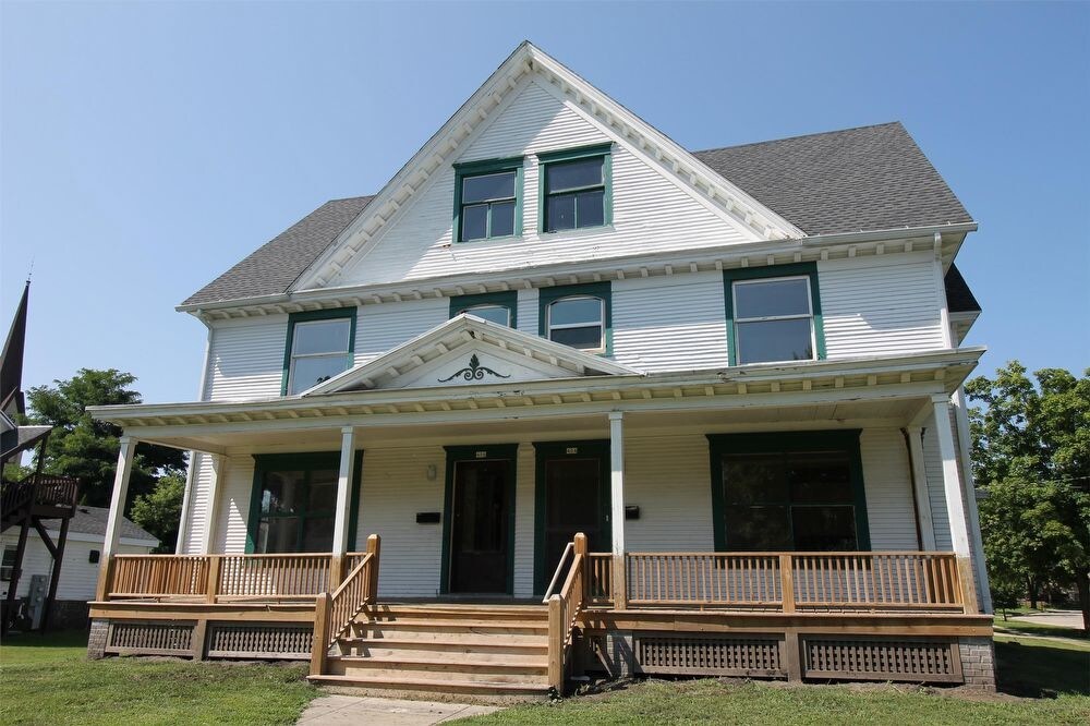 Primary Photo - 404 W Center St