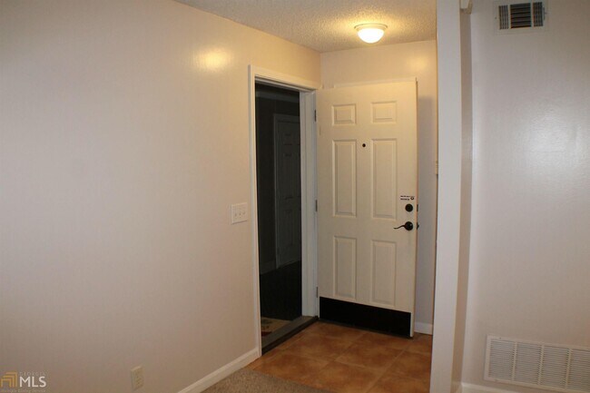 Building Photo - 580 Emory Oaks Way