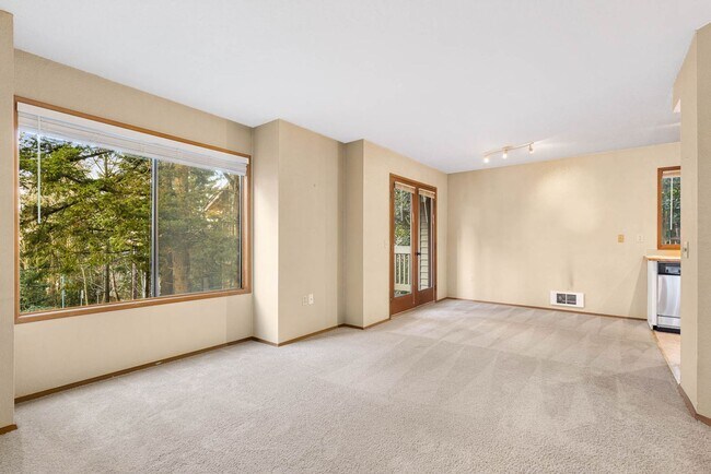 Building Photo - 2 Bedroom 2 Bathroom Condo Near Downtown Kirkland