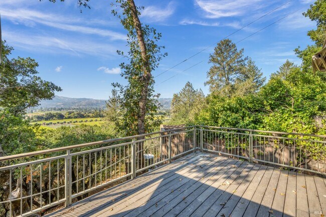 Building Photo - 516 Meadowood Ln