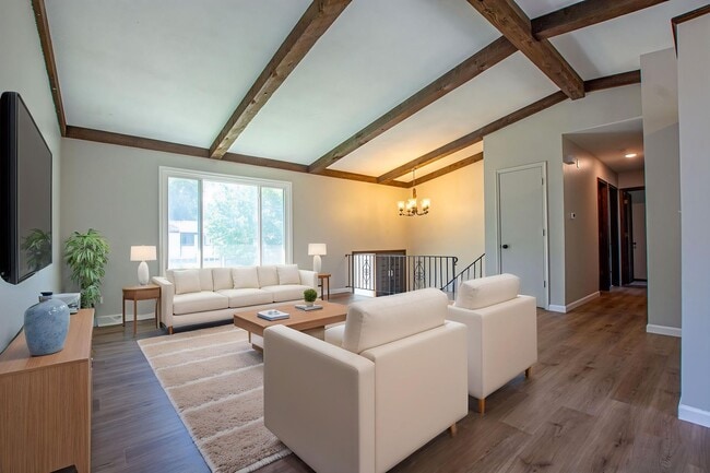 Building Photo - 3 Bedroom / 1.5 Bath with Fenced Backyard ...