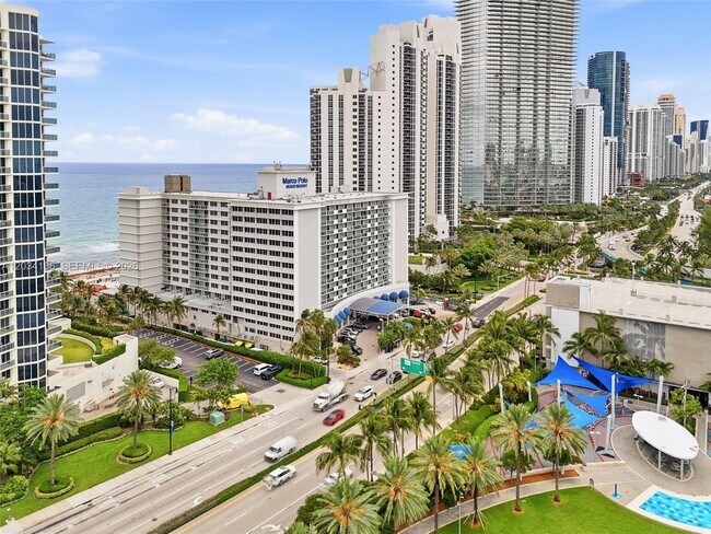 Foto del edificio - 19201 Collins Ave