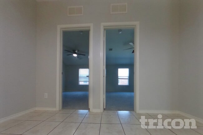 Foto del edificio - 12809 Carpenter Ln