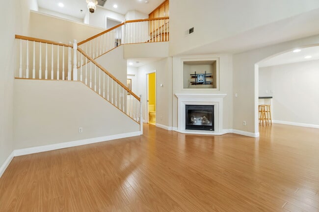 Building Photo - 3162 Silverland Dr