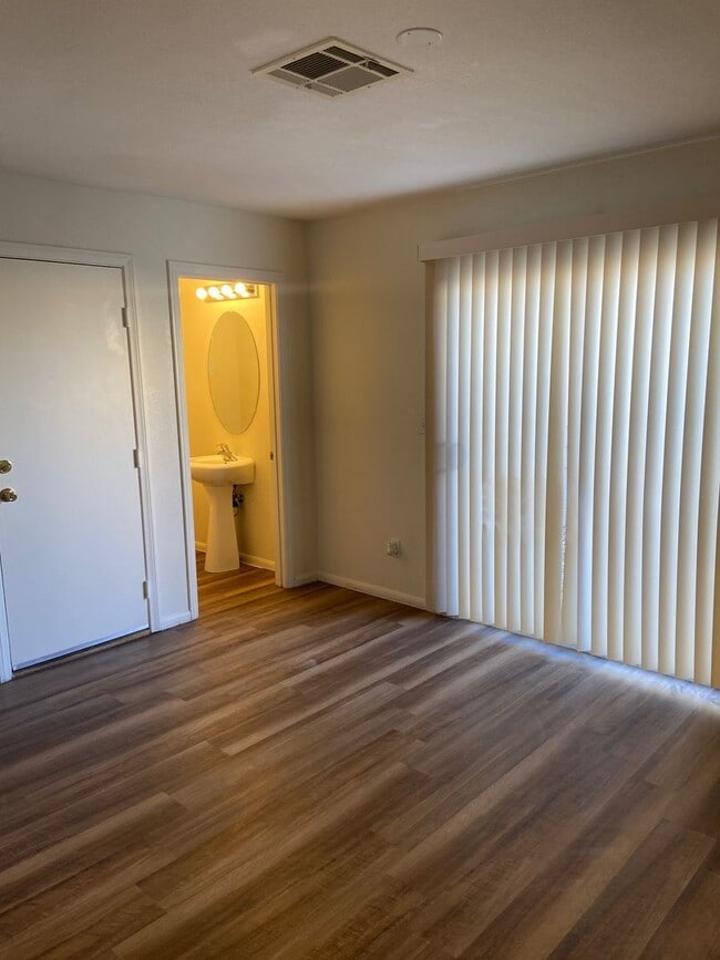 Building Photo - N. Las Vegas 2 Bedroom home