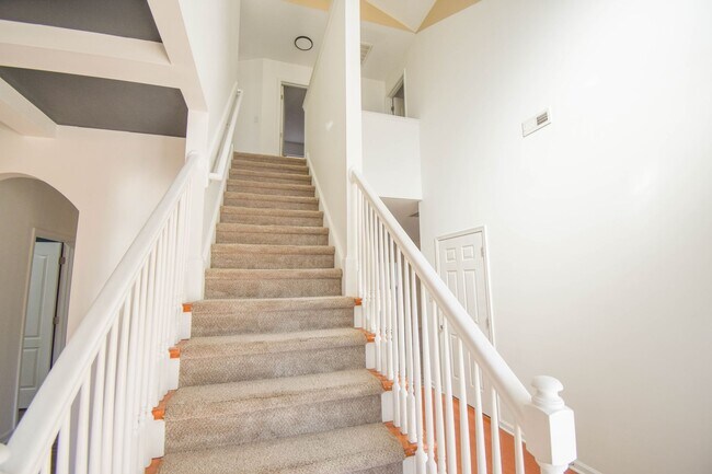 Building Photo - 4 Bedroom and 2.5 Bath Home (Pets Considered)