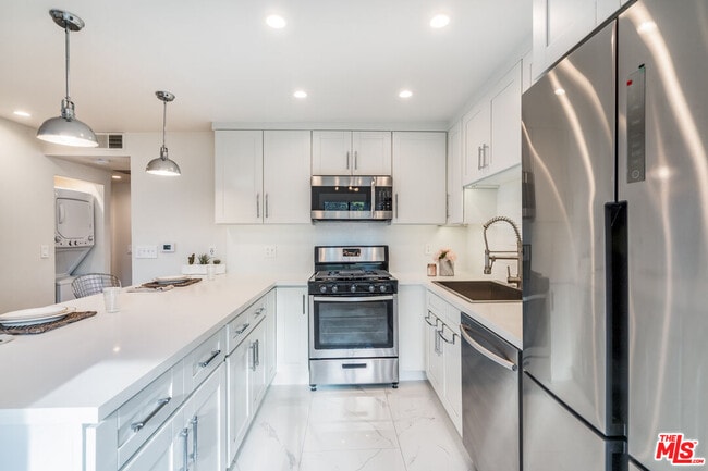 Building Photo - 11235 Richland Ave