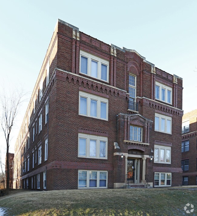 Foto del edificio - 610 Summit Apartments