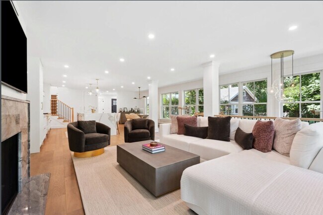 Building Photo - 5 Bedroom Single Family Home in Sag Harbor...