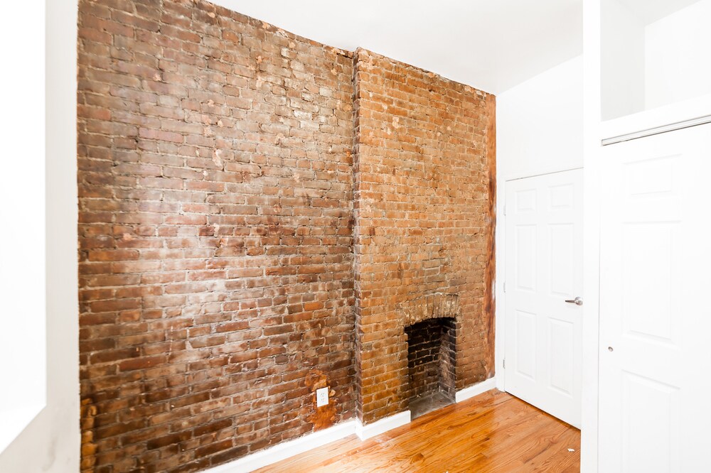 Primary Photo - 309 E 62nd St